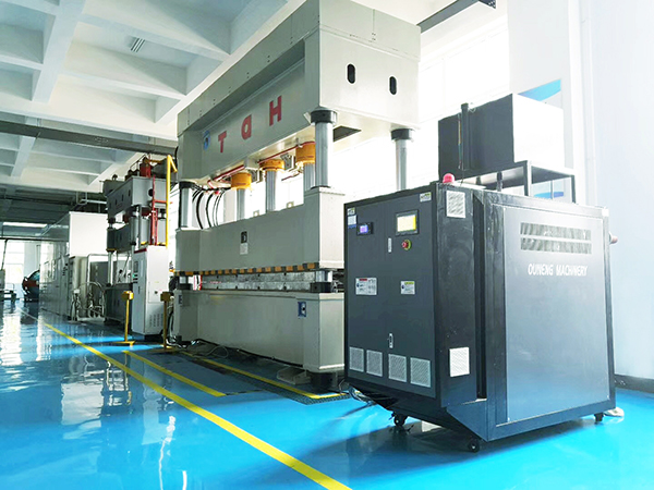 碳纖維模壓模溫機